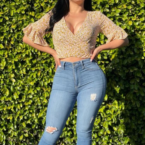 O. Vianca Yellow Flower Flutter sleeve Wrap Boho Crop Top, Size S - Picture 1 of 9